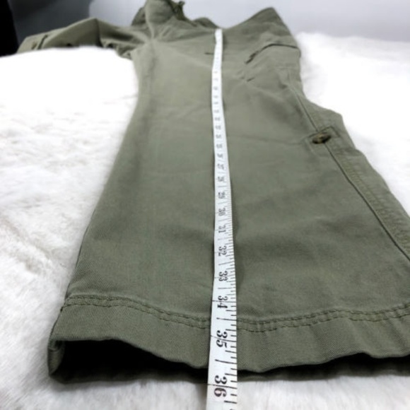 LL Bean Women's 6 Pocket Chino Cargo Pants Size 8P - Picture 5 of 7